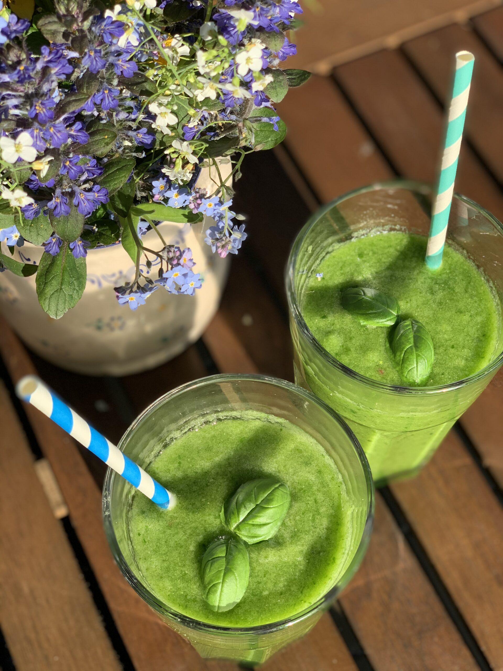Read more about the article SMOOTHIE BAZYLIOWO–SZPINAKOWE