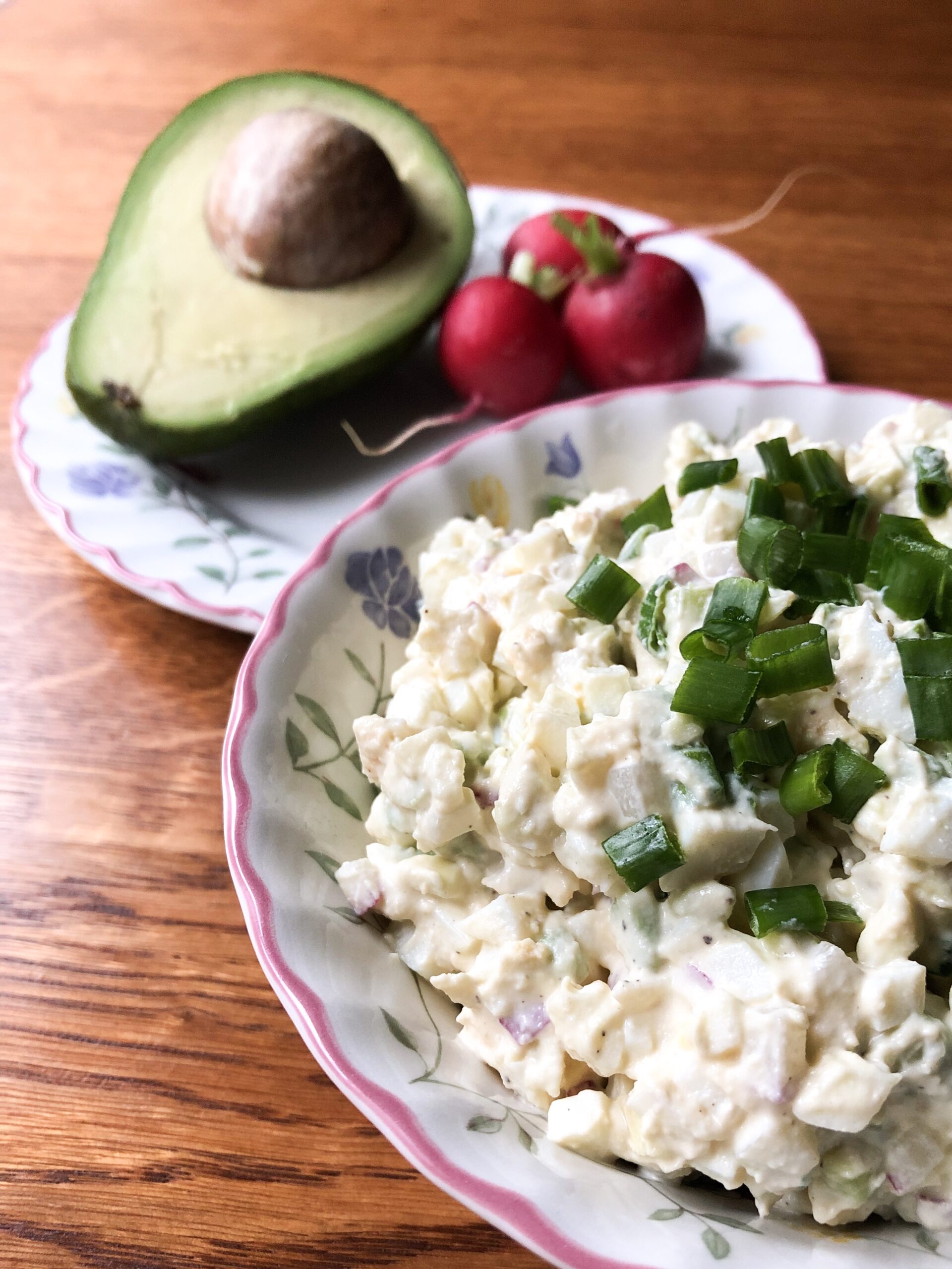 Read more about the article PASTA JAJECZNA Z AWOKADO I RZODKIEWKĄ